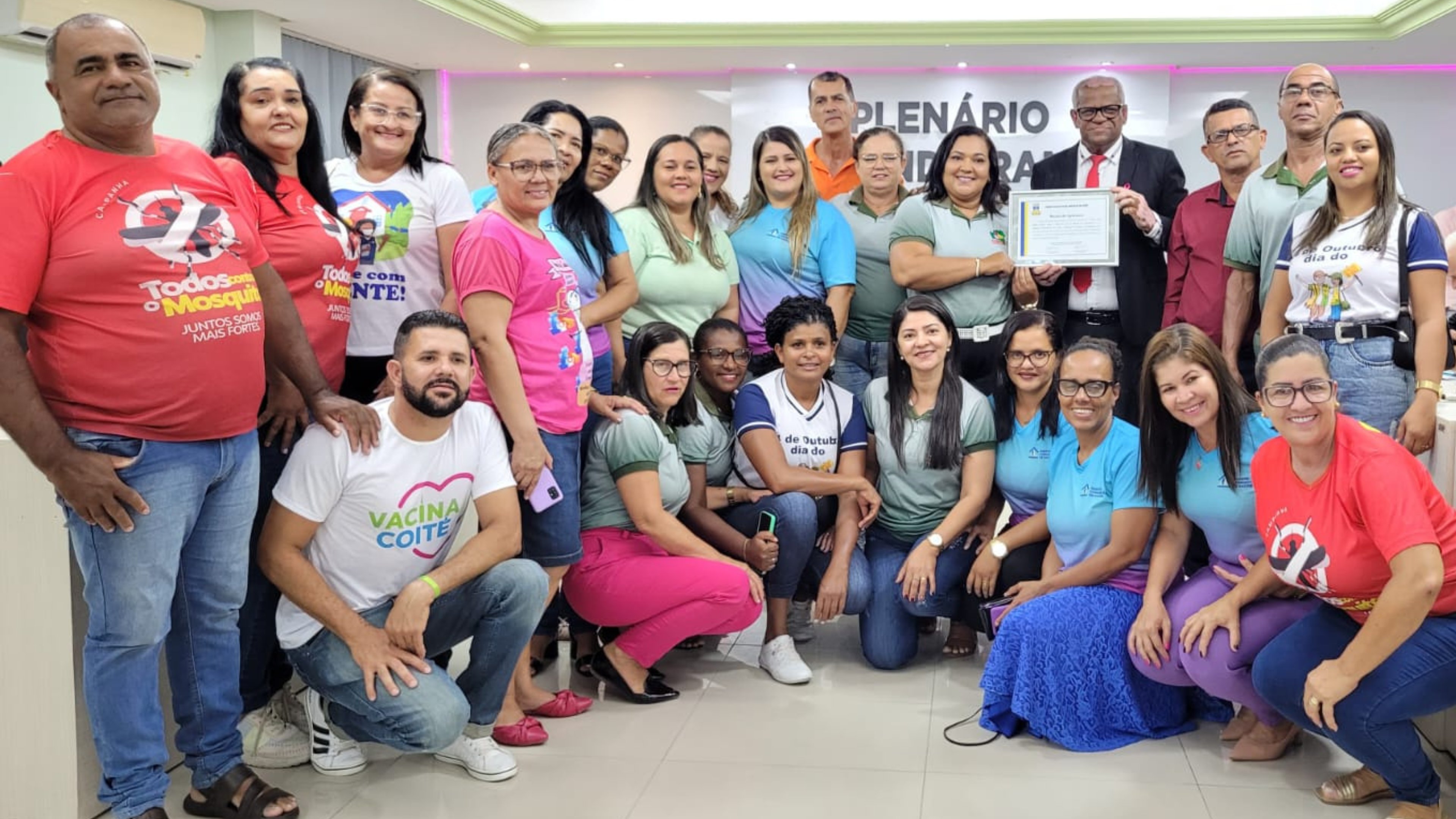 Agentes de Saúde e Agentes de Combate às Endemias recebem placa de Moção de Aplausos 