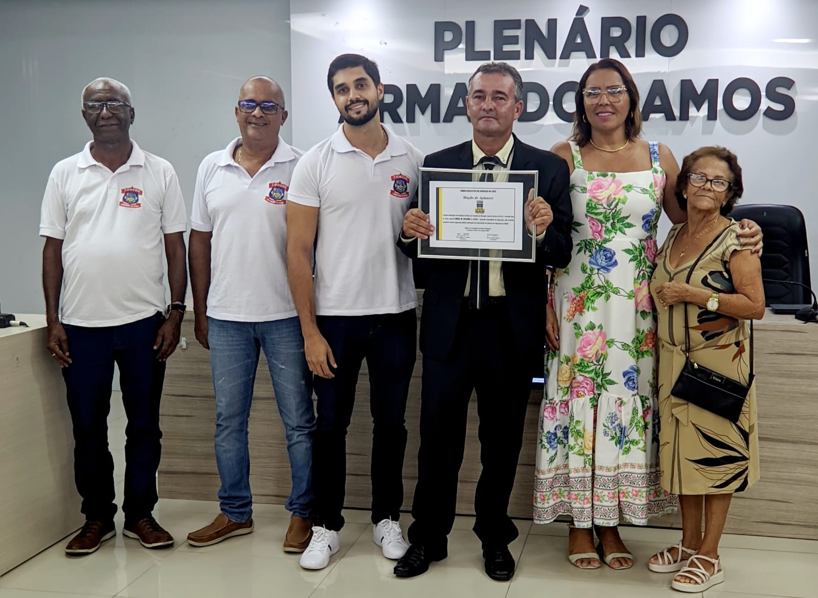 Conselho Comunitário de Segurança Pública (CONSEG) recebe placa de Moção de Aplausos