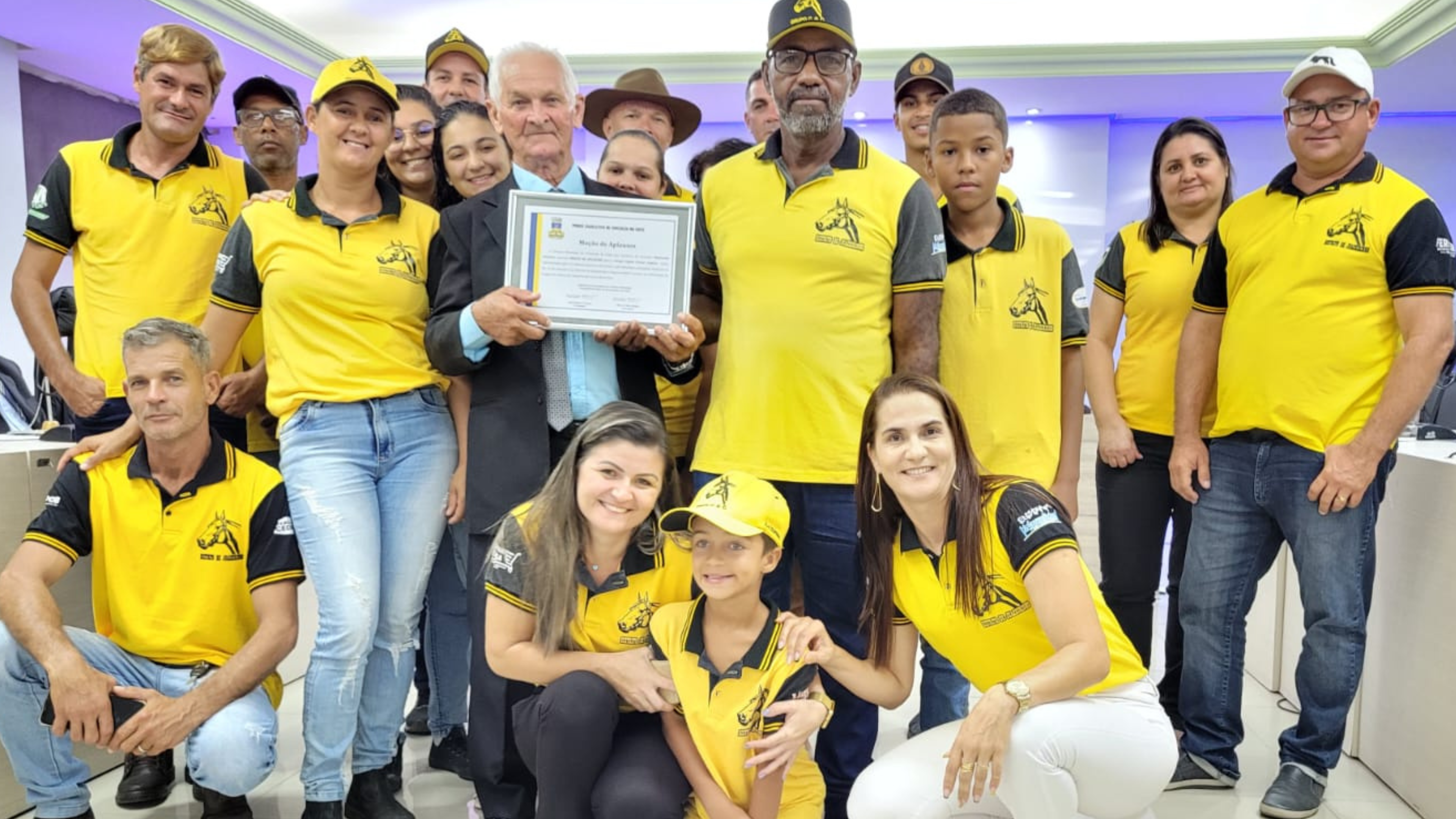 Grupo Capim Grosso Caipira C.G.C, do Distrito de Juazerinho, recebe placa de Moção de Aplausos 